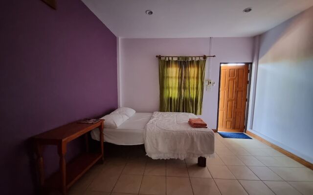 Sawasdee Sichang Resort