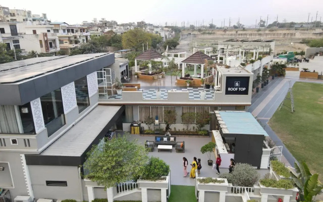 Love Kush Hotel