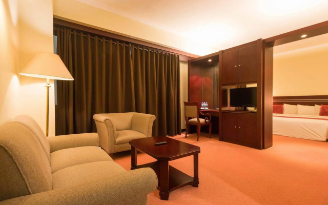 Twin Plaza Hotel