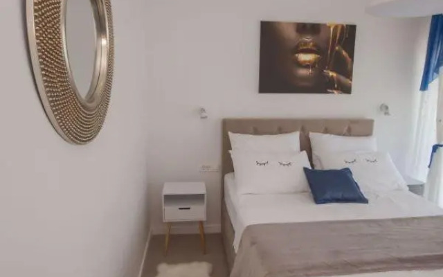 Villa S