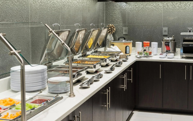 Courtyard by Marriott Edgewater NYC Area