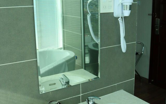 Ninh Kieu Riverside Hotel