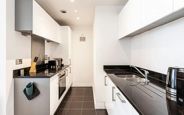 Bright Battersea Apartment