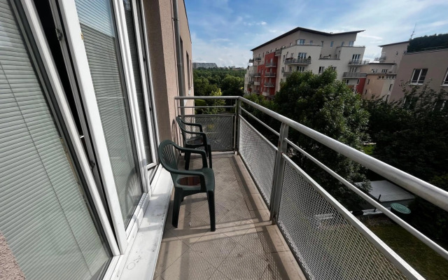 MONFas APARTMENT GARDEN CITY