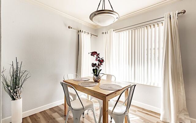 Sunscape Getaway 1BR by Casago