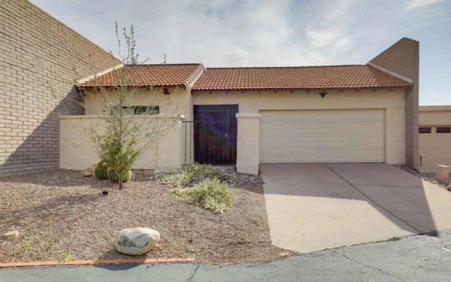 Tucson Townhome w/ Private Patio & Mtn Views!