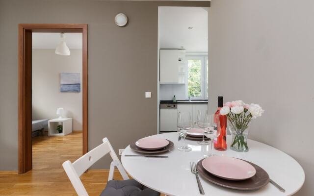 Malczewskiego Apartment by Renters
