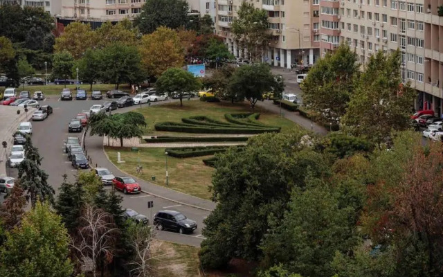 Bright 2BR Flat - Palace Hall - Charming Balcony