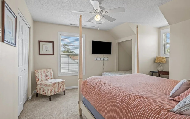 High Tider 3 Bedroom Home by RedAwning