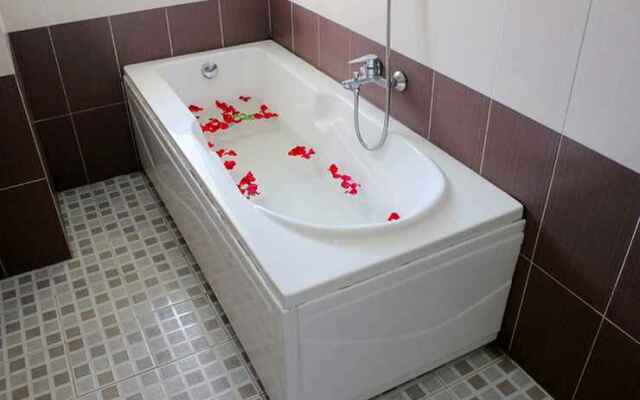 Khách sạn Huỳnh Tấn 2