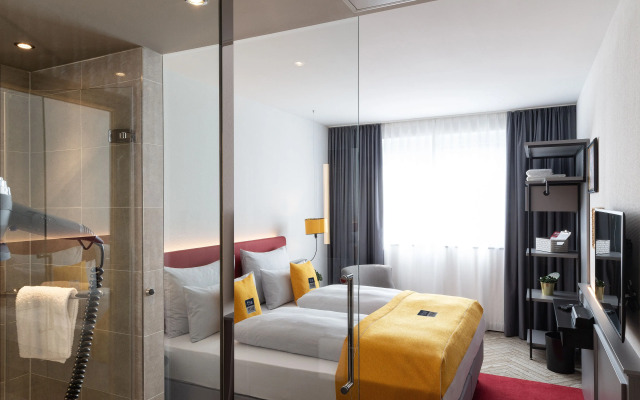 Holiday Inn — the niu, Franz Vienna