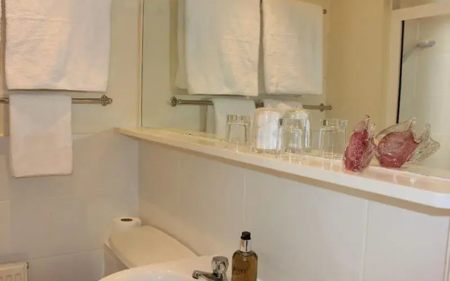 Trafalgar House Hotel - B&B