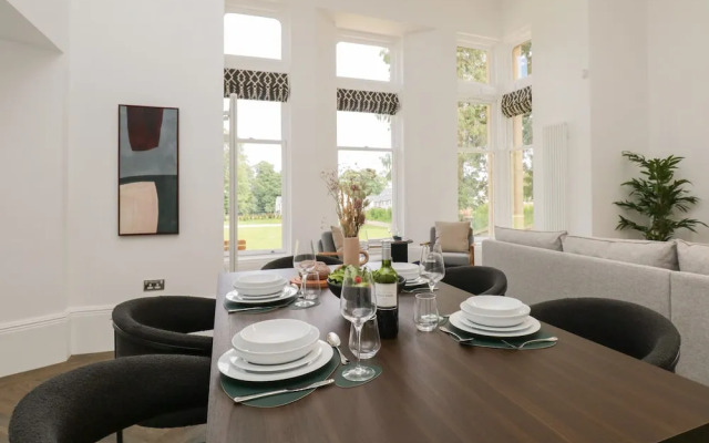 The Margaret Suite Stone Cross Mansion