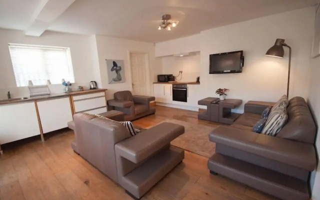 Just B - Apartment 4