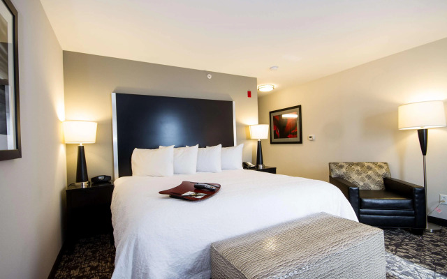 Hampton Inn & Suites DuPont