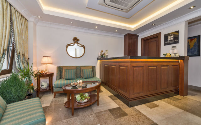 Four Doors Hotel