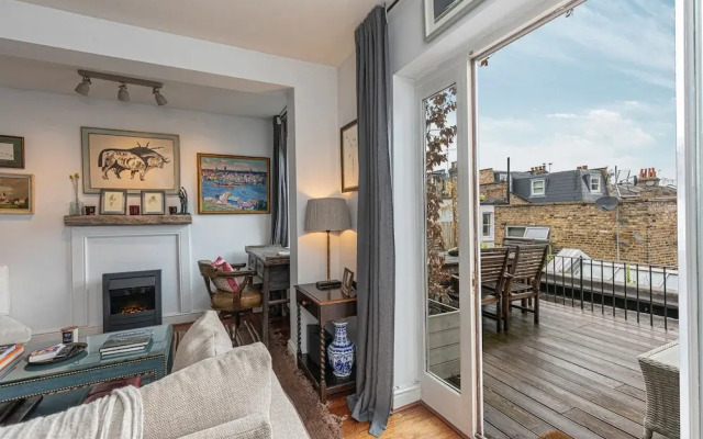 JOIVY Stylish 2-bed Flat w/ Terrace Near Battersea Park