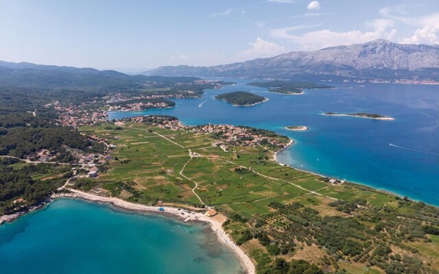 Nice Apartment in Lumbarda With 2 Bedrooms and Wifi