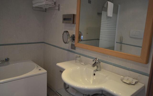 Marina Palace Hotel & Congress Hall