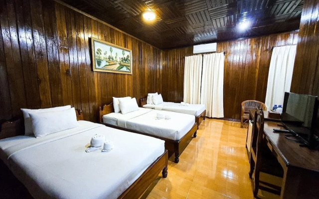 Sam Moon's Hotel Angkor Wooden House