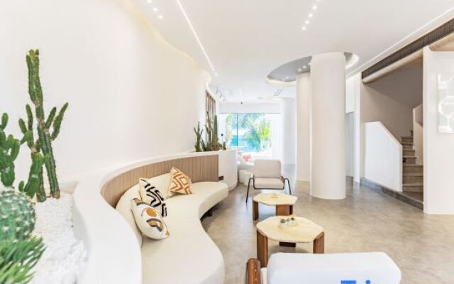 That sea in Sanya The sea infinity pool designer Meisu