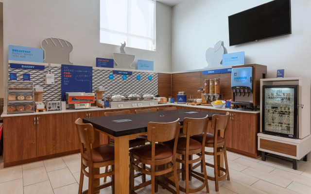 Holiday Inn Express Laguardia Airport by IHG