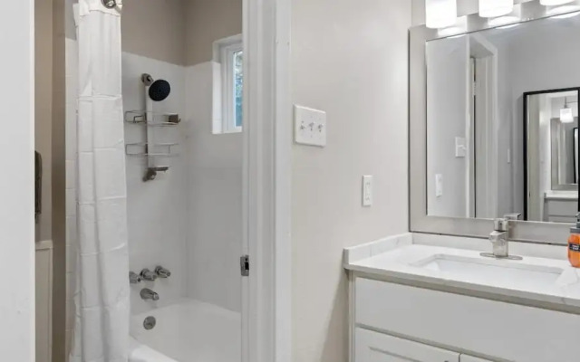 Efficiency Studio Close to Downtown and Domain