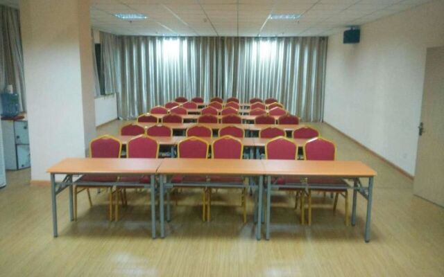 Homeinn Ease Hotel (Qingdao Binhai College Qingda Affiliated Hospital)