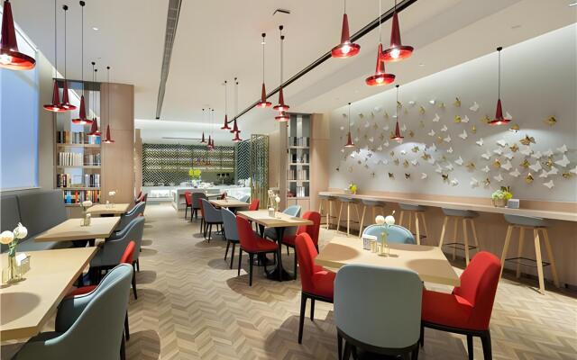 Borrman Hotel(Shanghai Hongqiao Railway Station National Exhibition Center Shop)