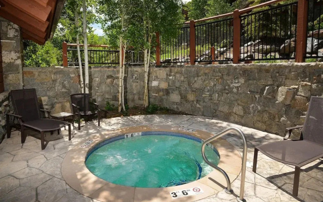 Hummingbird Lodge