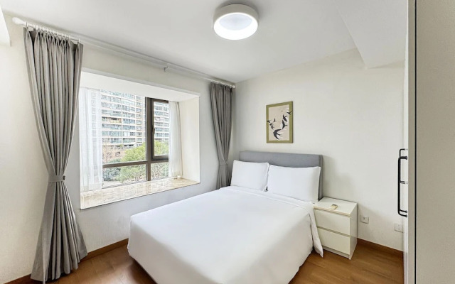 Tyms Entire bedroom Apt By Takashimaya