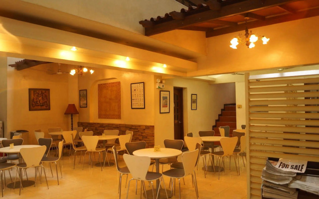 El Rico Suites