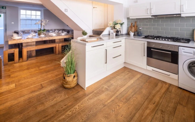 Host Stay The Charles Street Retreat