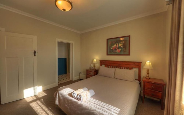 Grace's Spa Cottage – Guest Rooms – Smithton