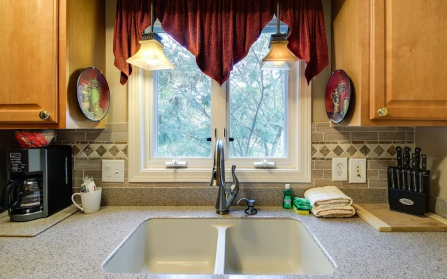 Sevierville Vacation Rental: 6 Mi to Dollywood!