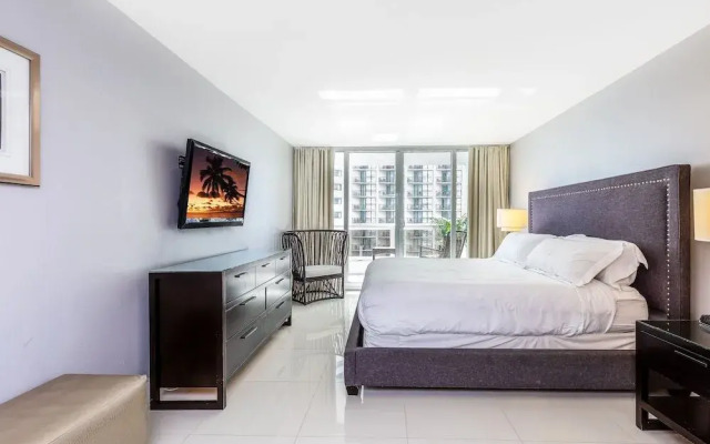 Sea-view Romantic Suite Minutes from the Beach