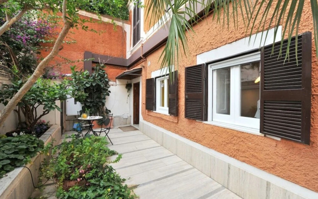 Gorgeous Newly Renovated Flat Near Colosseum!