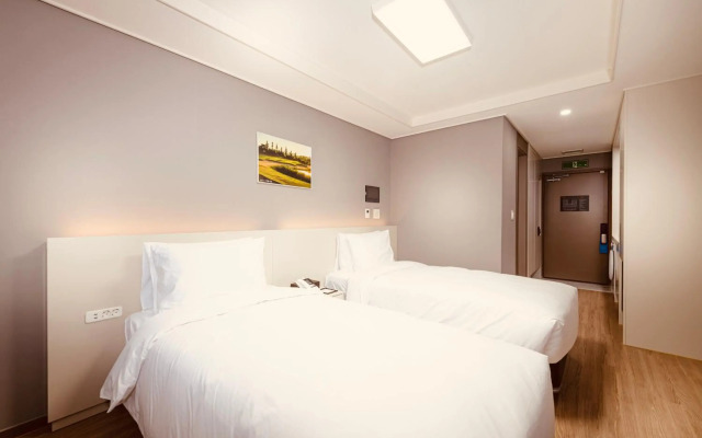 Sollago Myeongdong Hotel & Residence
