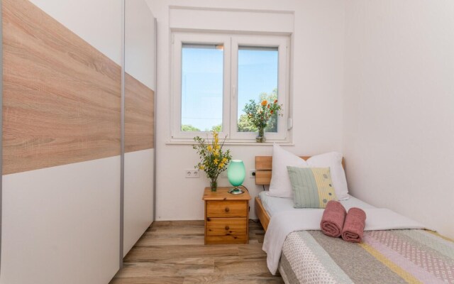 Awesome Apartment in Turanj With Wifi and 2 Bedrooms