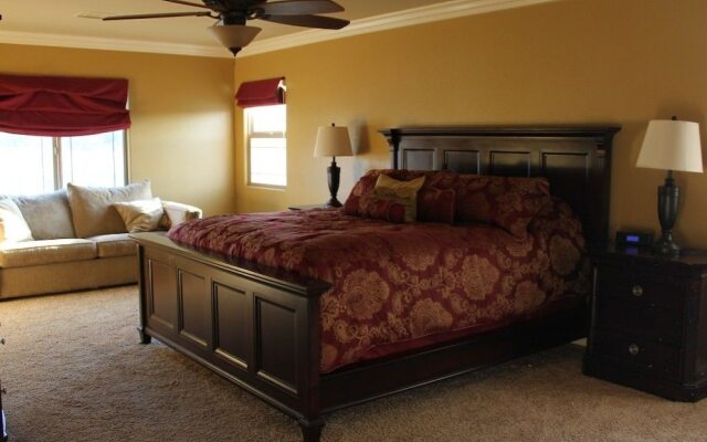 Belle's Castle 7 Bedrooms 3.5 Bathrooms Home