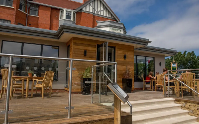 Gwesty Links Hotel