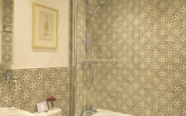 Muntham Holiday Apartments & Town House