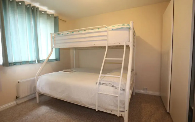 Beautiful 4 beds Hillview House