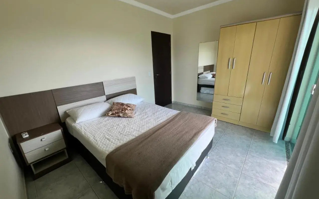 Aprecie Mariscal Nesta Hospedagem a 150 M do Mar - V4