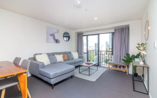 JHT - Carpark, 2 BRM Apartment, Next to Uni