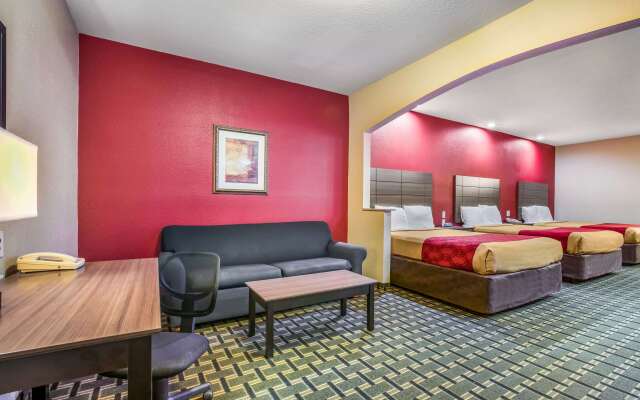 Econo Lodge And Suites