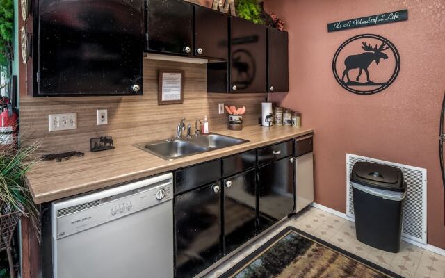 MOOSE3 - Three Bedroom Townhome