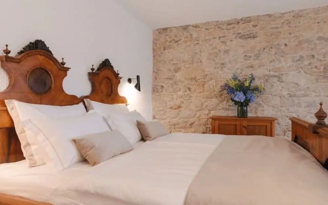 Pira Hotel