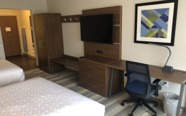 Holiday Inn Express & Suites Madison West Middleton