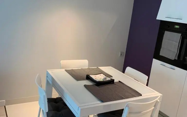 Apartament 208